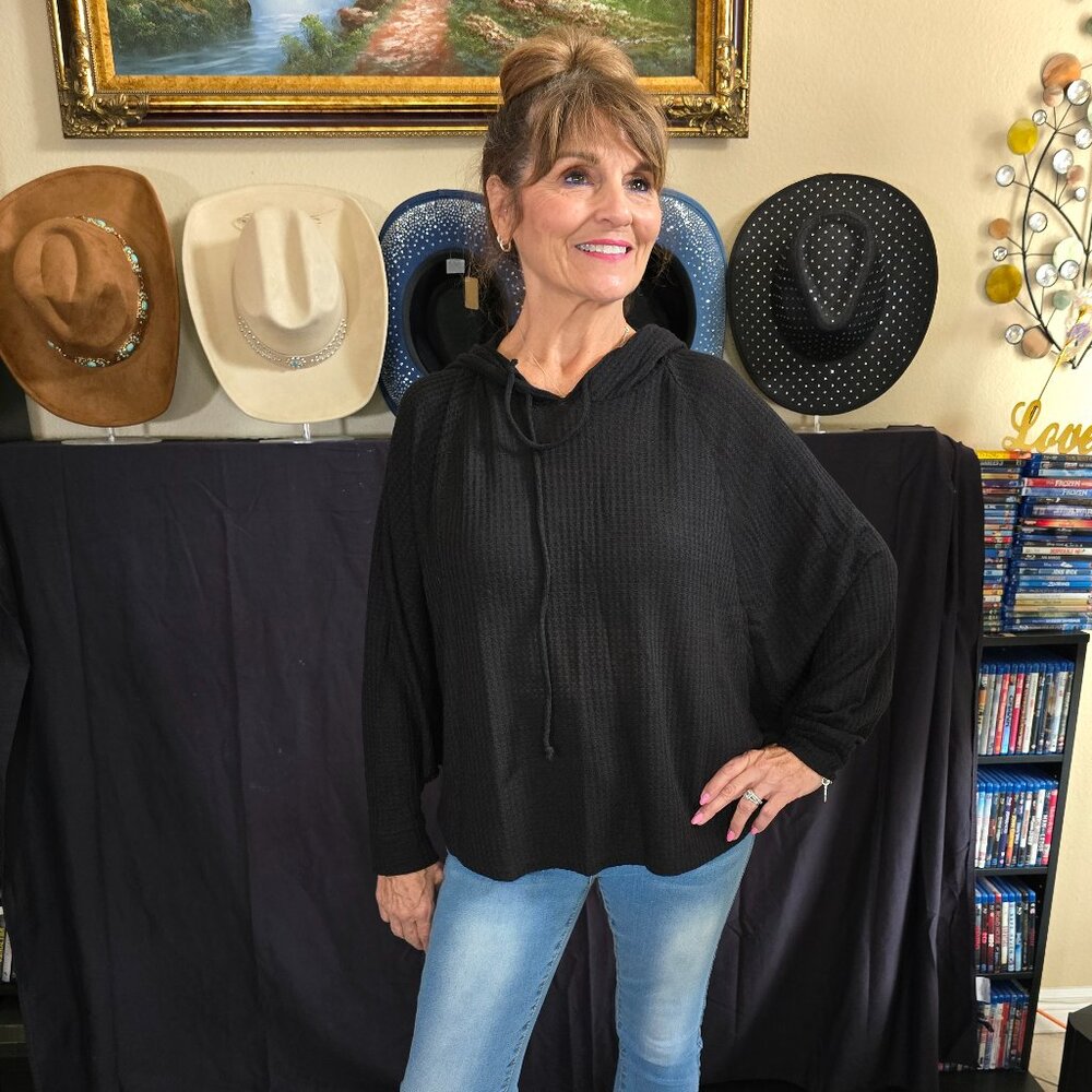 black Soft quilt Sweater with wide sleeves